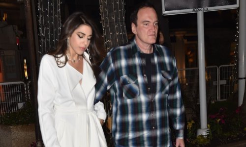 Lijepa brineta zasjenila slavnog supruga u Cannesu