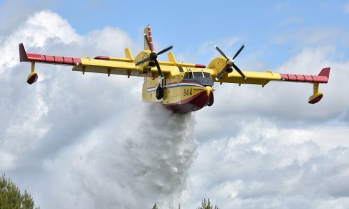 Dva air tractora i kanader gasili požar kod Šibenika