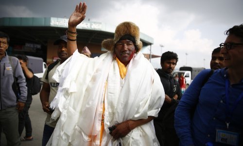 Nepalski šerpa oborio vlastiti i svjetski rekord: u tjedan dana dvaput do vrha Mt. Everesta