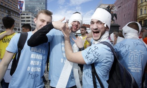 [FOTO/VIDEO] Počela je norijada: Pogledajte kako se ludira više od 30.000 hrvatskih maturanata