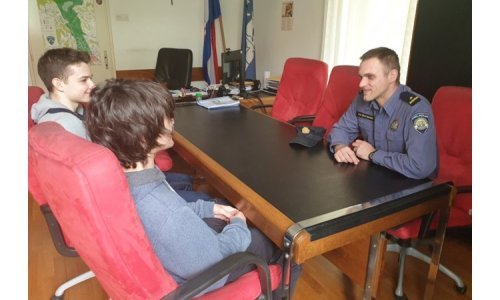 Dvojica 14-godišnjaka vraćala se iz škole i na ulici spazila novac, njihov je potez sve oduševio