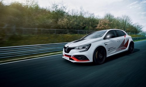 Može li brže? Megane R.S. Trophy-R srušio je rekord legendarne staze Nordschleife za serijske automobile
