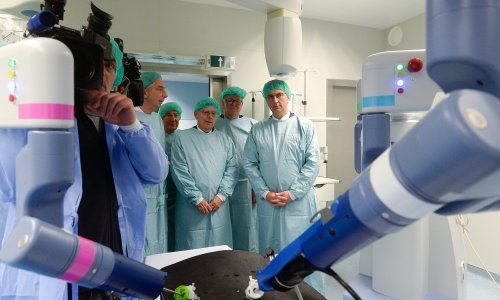 Hrvatska napokon dobila robota kirurga, obišao ga i Plenković
