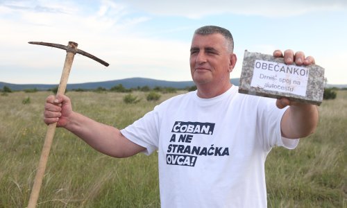 Bulj izveo performans s krampom: Zakopao još jednog 'obećanka'