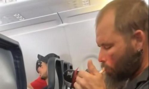 Tip je zaboravio da je u zrakoplovu i mrtav-hladan zapalio. Pazite što je onda bilo