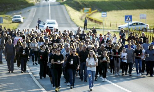Ogorčeni stanovnici Blata blokiraju promet i bdiju za stradalu djevojčicu