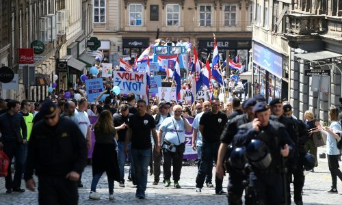 Na 'Hodu za život' u Zagrebu pet tisuća ljudi, privedeno 13 protuprosvjednika