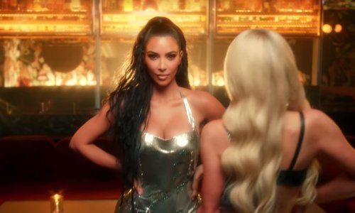 Davno joj je bila osobna asistentica, a sada vraća uslugu; Kim Kardashian kao prateća plesačica u novom spotu Paris Hilton