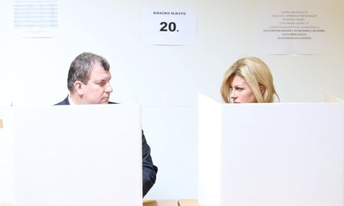 Grabar Kitarović: Glasovanje iza kartonskih paravana je kao da smo u 19. stoljeću