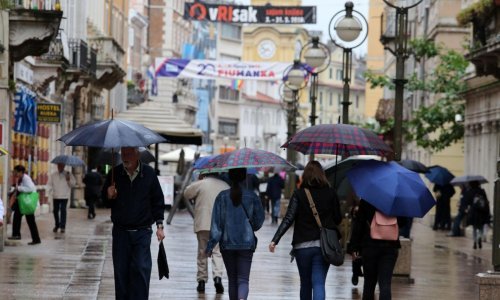 Bit će toplije, ali kiša nastavlja padati. Provjerite kakvo nas vrijeme čeka za vikend