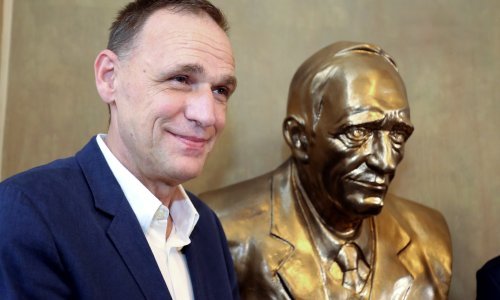 Veliki Ivo Brešan dobio je bistu u atriju HNK u Šibeniku