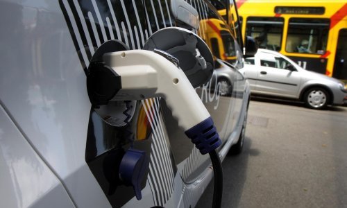 Čak i da svi automobili sutra postanu potpuno električni, postavlja se pitanje - na koji način ćemo proizvesti toliko električne energije?