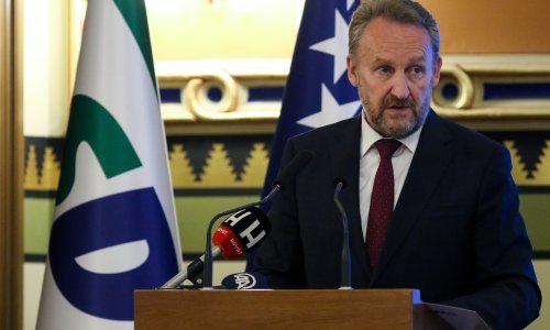 Parlament BiH u potpunoj blokadi, Izetbegović poziva OHR da intervenira