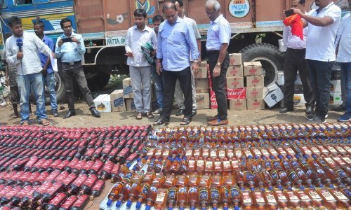 Umrla 21 osoba, 67 hospitalizirano od trovanja alkoholom u Indiji