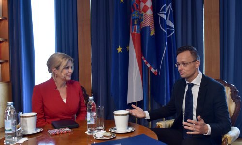 Grabar-Kitarović: Potrebno izjednačiti prava Hrvata u mađarskom parlamentu