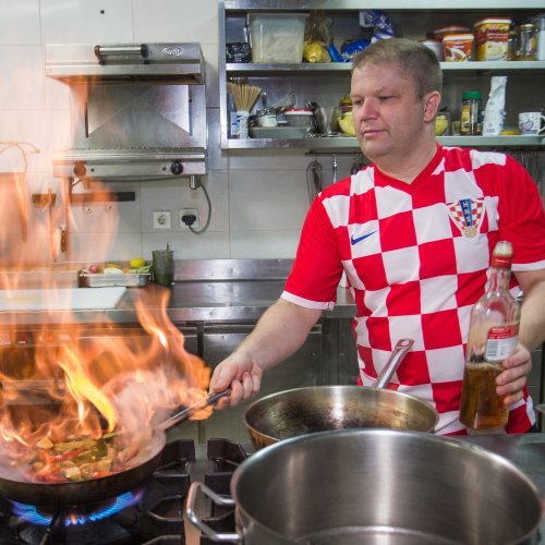 Kuhar bez tajni; evo što najviše vole jesti Modrić i društvo, a otkrio nam je i zašto je gajba pive uvijek u svlačionici