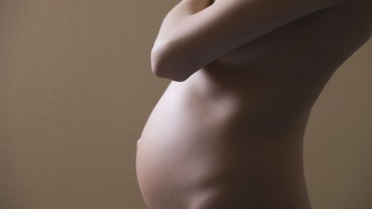 Pušenje u trudnoći puno je štetnije za bebu nego što se mislilo. Evo što je s kofeinom