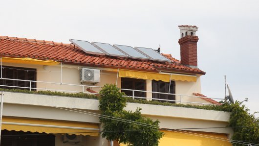 Koliko ćete uštedjeti sa solarima na krovu? Provukli smo jednu stvarnu kuću kroz zagrebačku aplikaciju