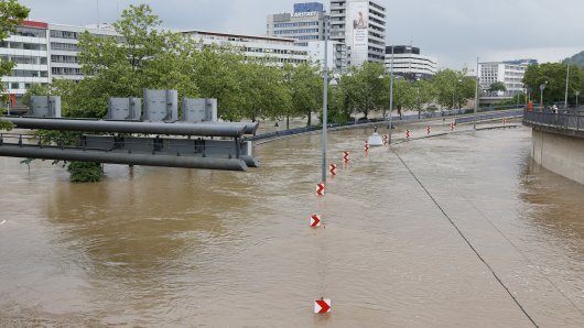 Pogledajte razmjere poplave u Njemačkoj: Vatrogasac poginuo, stotine evakuirane