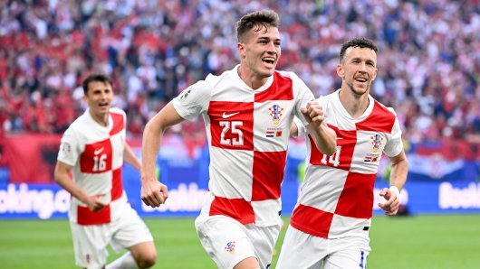 Hrvatski reprezentativac osvanuo u Hajdukovom dresu. Navijači mu pišu: Vrime je!