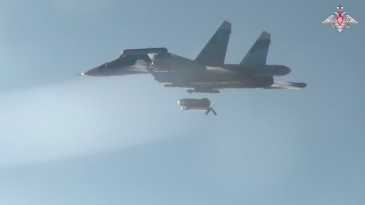 Lansiranje klizne bombe FAB-3000 iz aviona Suhoj Su-34