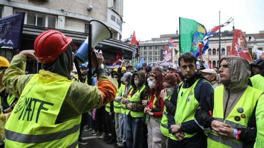 Tihi heroji beogradskih prosvjeda: Kako su studentski redari satima držali pod kontrolom tisuće ljudi?