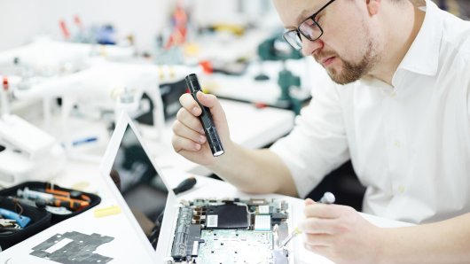 Laptop vas više ne sluša? Evo kad je vrijeme za popravak, a kad za kupovinu novog