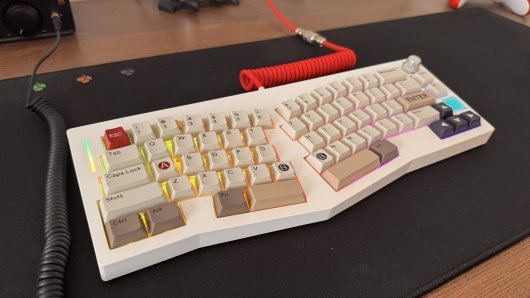 Ergonomska tipkovnica s mehaničkom dušom: Isprobali smo Epomaker Alice 66