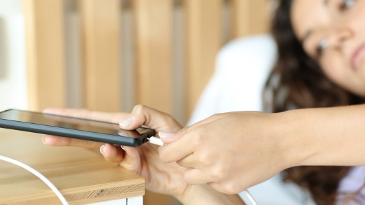 Kako puniti mobitel da baterija traje dulje? Stručnjaci otkrili najvažnija pravila