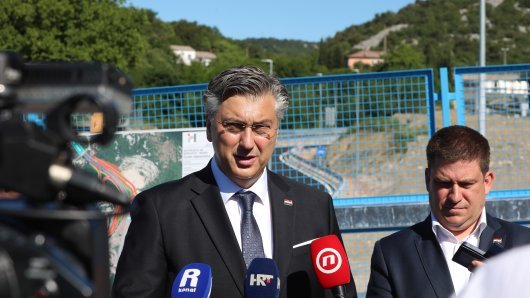 PREMIJER SE OGLASIO
