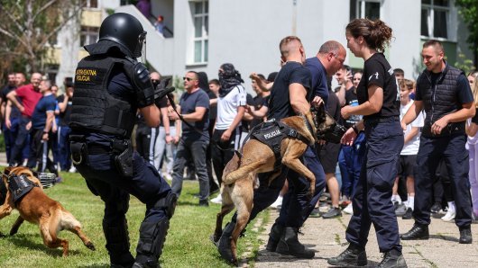 Robot-pas, Cro cop, sukob policije i navijača: Pogledajte što su sve pokazali hrvatski policajci