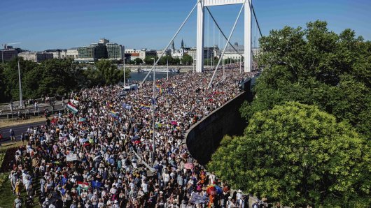 Je li ovo početak kraja Orbanove vladavine? Zabranio Pride, a onda na ulice stigle stotine tisuća građana