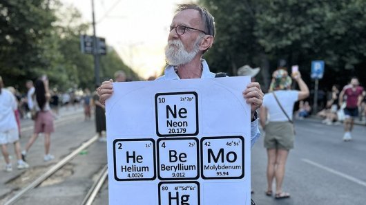Transparent s prosvjeda u Srbiji osvojio regiju: Rebus poruka mnoge nasmijala
