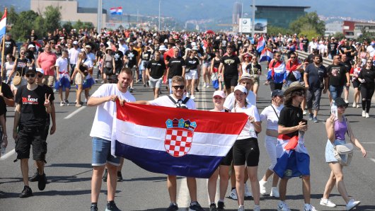 pratimo UŽIVO