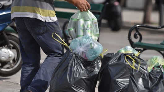 Građani se muče s bocama: Podigli povratnu naknadu, a onda se pojavio problem