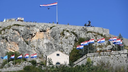 PRATIMO UŽIVO