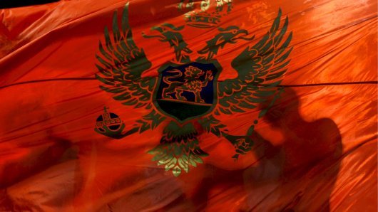 Mitropolit SPC u Crnoj Gori otkrio nezakonito postavljen spomenik četničkom zločincu