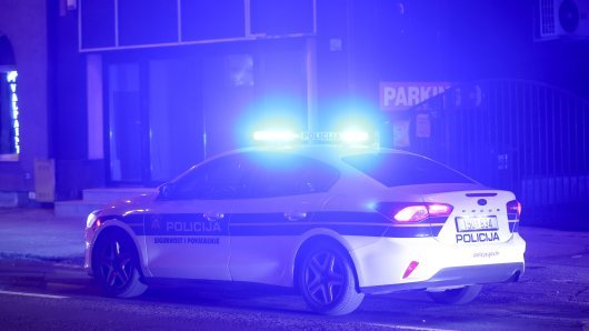Vozač u Audiju pretjecao pa naletio na drugo vozilo: Čovjek preminuo od zadobivenih ozljeda