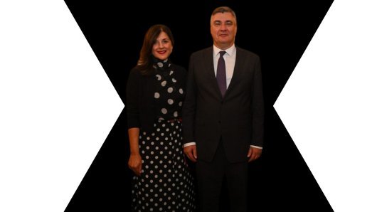 PLIJENILA ELEGANCIJOM