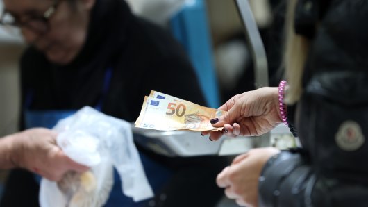 Vrijeme darivanja: Evo kolike će božićnice dobiti zaposleni u državnim tvrtkama