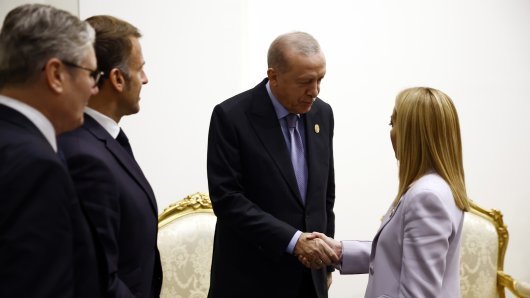 VIDEO Erdogan želi da se Meloni ostavi cigareta, Macron: To je nemoguće