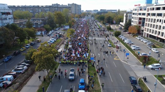 Tisuće srpskih studenata krenulo je prema Novom Sadu