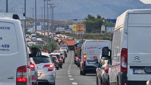 Vozači od danas imaju važnu obvezu: Kazne za nepoštivanje su velike