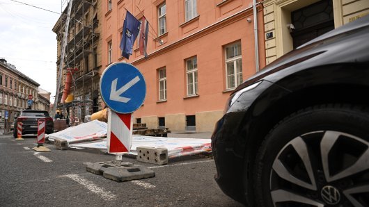 Pala fasada kod Britanca, u Gajevoj ulici ograda pala na automobil