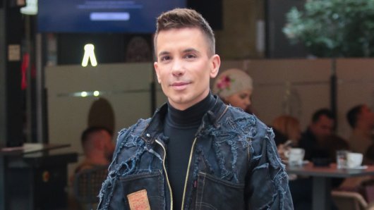 Ne znam kako mi je ovaj mladi glumac promaknuo, ali njegov me outfit pogodio ravno u očni živac