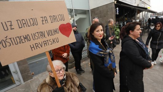 pod nadzorom policije