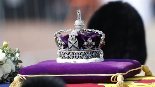 VIDEO Upali u londonski Tower i snimali se kako uništavaju vitrinu s državnom krunom