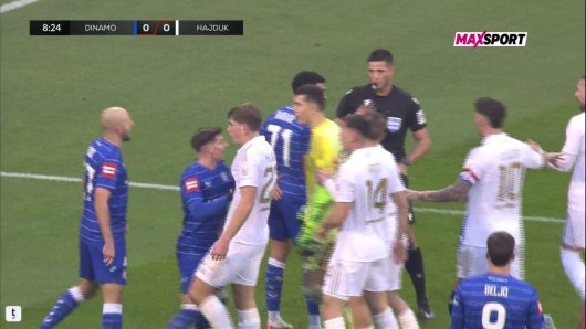 Pogledajte kako je Bennacer pao i tražio penal. Dobio je žuti karton, a onda je došlo do nagurivanja