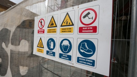 Strani radnik teško ozlijeđen pri padu sa skele u Zagrebu