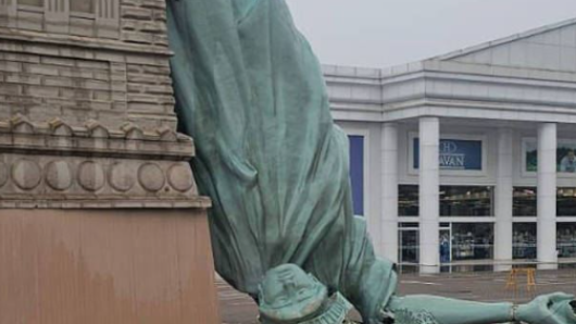 Vjetar srušio repliku Kipa slobode